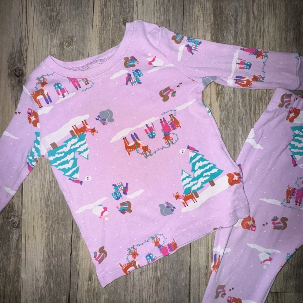☀️6/$20☀️ Old Navy Kids Pajama Set in Lavender with Holiday Print